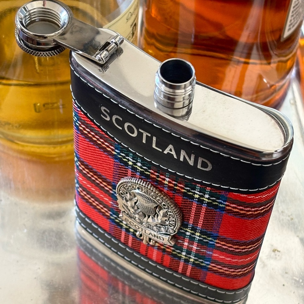 Scotland Tartan Flask with Emblem